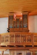 Vue de l'orgue Felsberg de l'église de Lavin. Cliché personnel (juillet 2011)