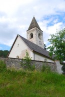 Vue extérieure de l'église de Lavin. Cliché personnel