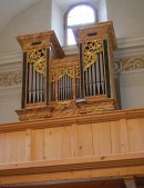 Vue de l'orgue Felsberg de l'église de La Punt-Chamues-ch. Cliché personnel (juillet 2011)