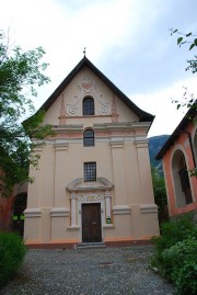 Vue de la façade d'entrée de l'église. Cliché personnel (juillet 2011)