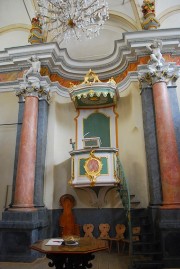 Vue intérieure de l'église avec la chaire. Cliché personnel