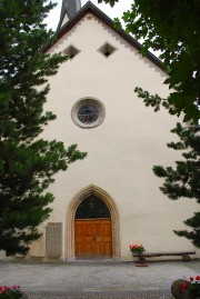 Façade de l'église de Zuoz. Cliché personnel (juillet 2011)