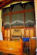 Vue de l'orgue Willis (1893) restauré par Mathis Orgelbau à Davos. Cliché personnel (juillet 2011)