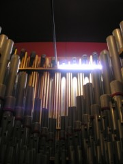 Salle de Musique, intérieur de l'orgue, derrière la façade. Cliché personnel