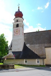 Vue de l'église Saint-Théodule à Davos. Cliché personnel (juillet 2011)