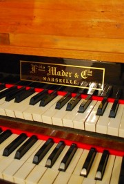 Signature de l'ancienne console: François Mader, Marseille. Cliché personnel