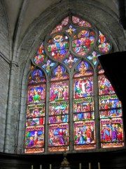 Le grand vitrail fermant le choeur de l'église d'Arbois. Cliché personnel