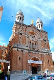 Façade de la Basilique de St-Raphaël. Cliché personnel (sept. 2011)