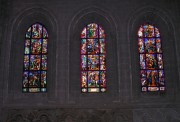 Les 3 vitraux placés sous la rose sud. Transept sud. Cliché personnel