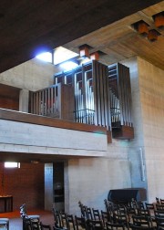 Vue de l'orgue depuis le dessous de la tribune. Cliché personnel