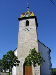 Eglise de Boécourt avec son toit de tuiles vernissées. Cliché personnel
