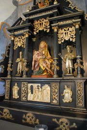 Magnifique autel de la chapelle du cimetière (17ème s.). Cliché personnel