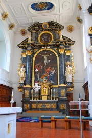 Le maître-autel dans le choeur (la Crucifixion est exposée). Cliché personnel