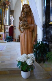 Vierge à l'enfant, entrée du choeur. Cliché personnel