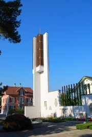 Vue extérieure de l'église catholique de Wangen a. d. Aare. Cliché personnel (sept. 2012)