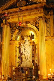 Autel de la chapelle de la Vierge (à droite, dans le transept). Cliché personnel