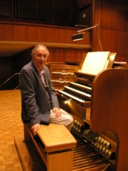 Monsieur P. Laubscher, titulaire à la Salle de Musique. Cliché personnel