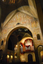 Vue intérieure: fresque de Nicolas Untersteller et le grand orgue Birouste. Cliché personnel