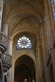 Entrée Sud du déambulatoire (à proximité de la Chapelle de Ste-Geneviève). Cliché personnel