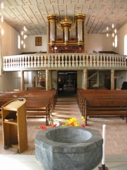 Orgue et fonts baptismaux, Frauenkappelen. Cliché personnel