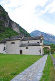 Vue de l'église de Cevio-Boschetto. Cliché personnel (juin 2012)