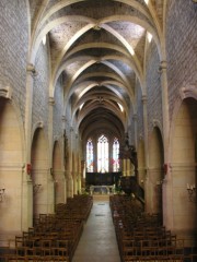 La nef de l'église en perspective complète. Cliché personnel