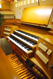 Vue de la console de l'orgue. Cliché personnel