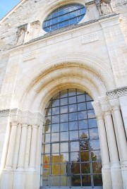 Porche d'entrée, église de 1913: style néo-roman et Art Nouveau. Cliché personnel