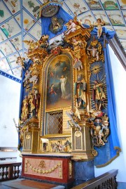 Façade de la chapelle de Lorette avec son maître-autel visible en entrant. Cliché personnel