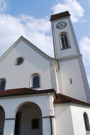 Vue de l'église. Cliché personnel (mai 2013)