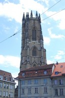 Tour de St-Nicolas, cathédrale, depuis N.-Dame. Cliché personnel