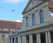 Vue de la façade de N.-Dame avec, derrière, l'église des Cordeliers. Cliché personnel