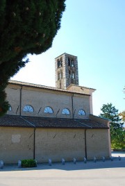 Eglise vue depuis l'entrée du cimetière. Cliché personnel