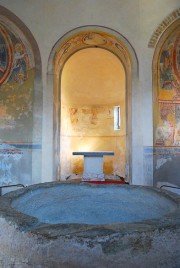 Intérieur du baptistère de Riva San Vitale. Cliché personnel (sept. 2013)