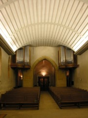 Vue intérieure en direction de l'orgue Ayer. Cliché personnel