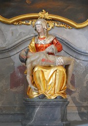 Une pietà baroque sur l'autel Nord (gauche). Cliché personnel