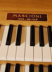 Signature de l'orgue à la console. Cliché personnel privé