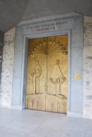 Porte d'entrée de l'église. Cliché personnel privé