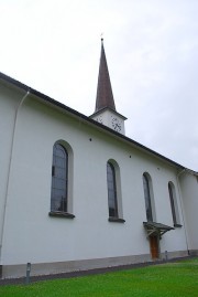 Vue de l'église. Cliché personnel (juillet 2014)