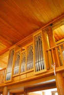 Vue de l'orgue Mingot de Puidoux : en fait le buffet du Grand-orgue en balustrade. Cliché personnel (juin 2015)