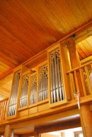 Vue de l'orgue Mingot de Puidoux : en fait le buffet du Grand-orgue en balustrade. Cliché personnel (juin 2015)
