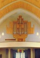 Vue de l'orgue Felsberg de l'église cathol. de Lenzerheide. Source: orgelbau-felsberg