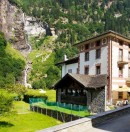 Hôtel et cascade à Augio. Source: lacascata.ch/de/