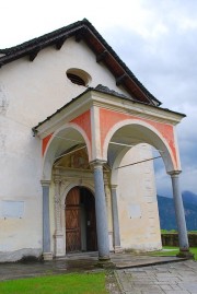 Vue du porche de l'église. Cliché personnel