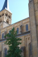 Vue extérieure de l'église de Charolles. Cliché personnel