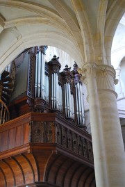 Coup d'oeil sur l'orgue en contre-plongée, vers la sortie. Cliché personnel