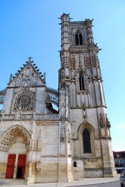 Façade de la Collégiale de Clamecy. Cliché personnel