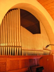 Façade de l'orgue à Coffrane. Cliché personnel