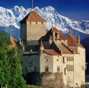 Château de Chillon. Aubord du Léman. Source: https://fr.wikipedia.org/wiki/Château_de_Chillon