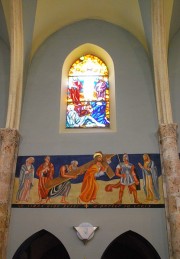 Une travée de la nef réalisée par E. Bille (peintures et vitrail). Cliché personnel